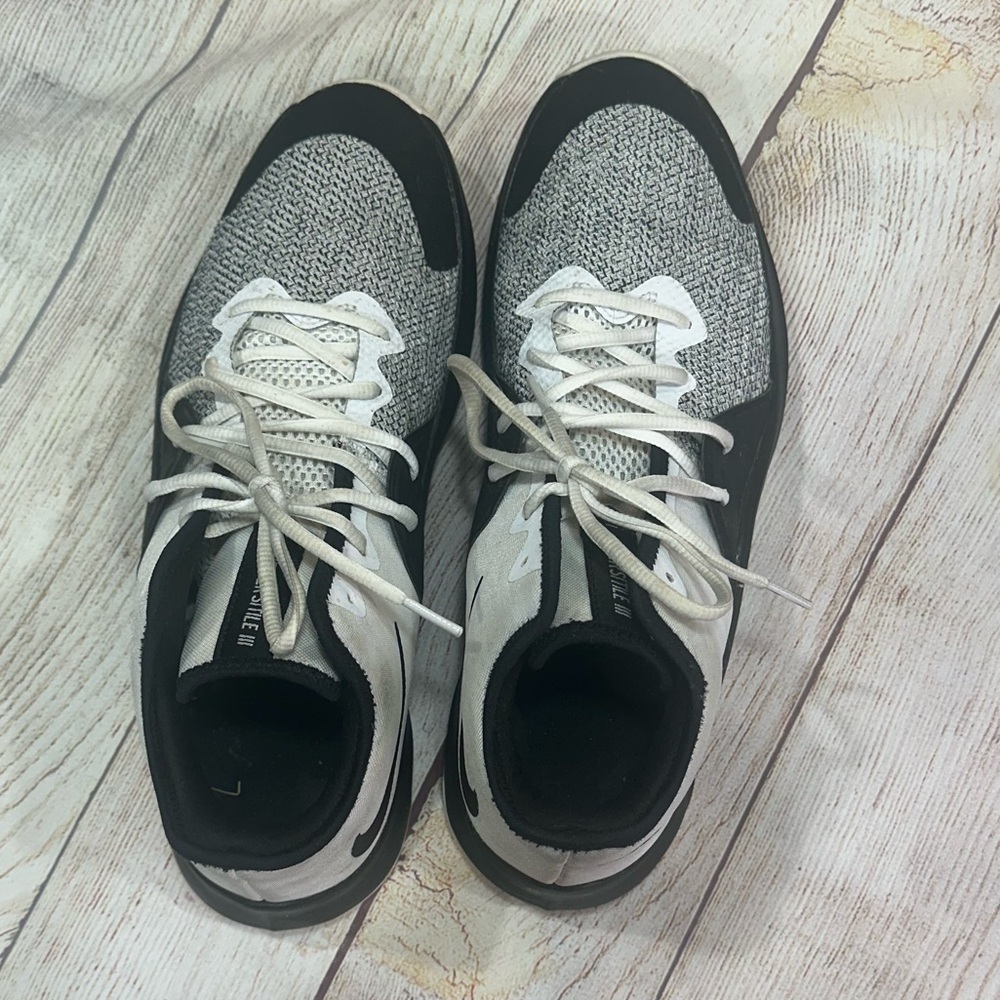 Men’s Nike Black and White Sneakers Y2K size 12